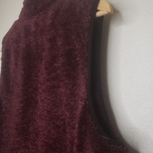 North River Fuzzy Maroon Vest - Picture 2 of 6